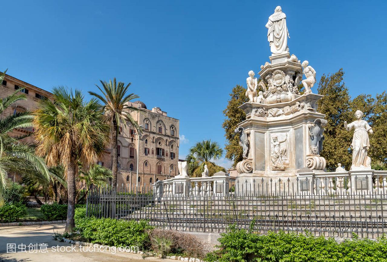 西班牙的国王菲利普 V 的纪念碑的看法在别墅