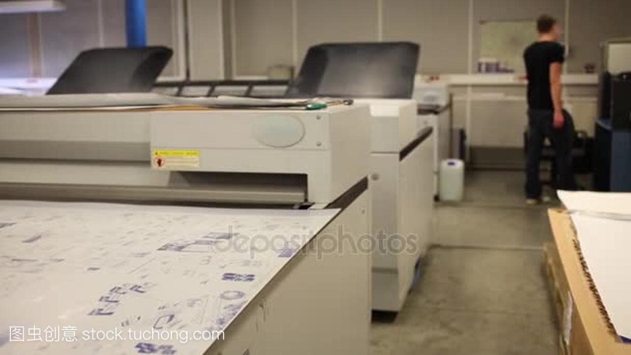 印辊上有正作用胶印板的印刷机