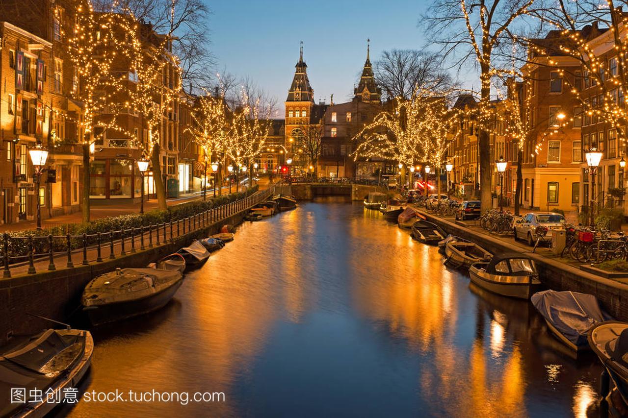 圣诞节时间在阿姆斯特丹与博物馆在荷兰