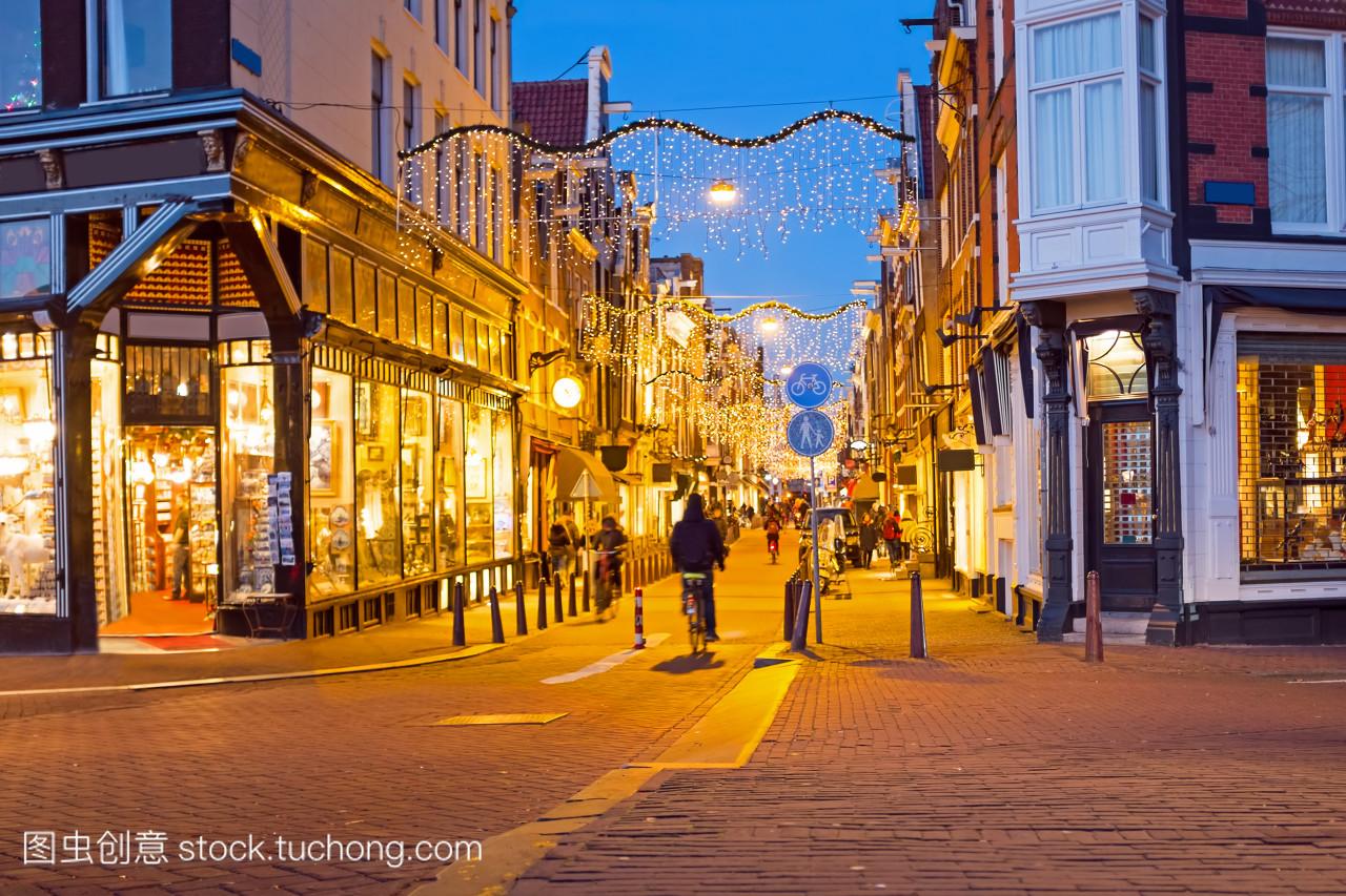 圣诞节时间在阿姆斯特丹荷兰在黄昏