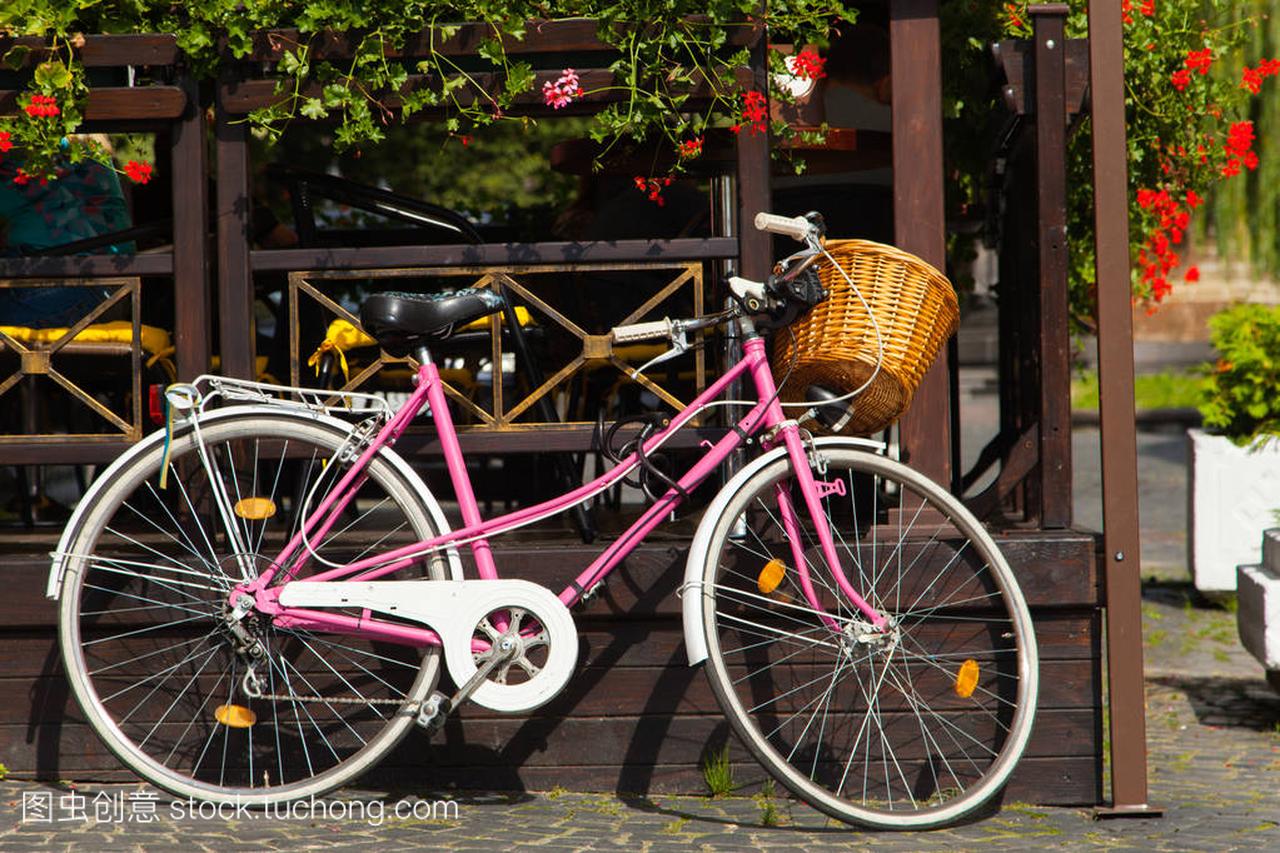 粉红色自行车停放装饰内饰