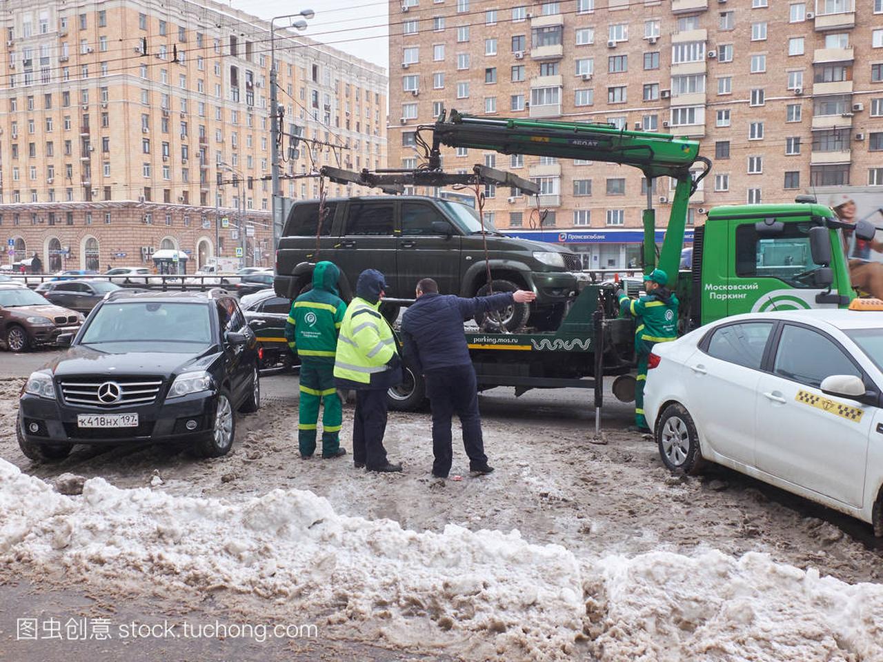 2018年2月6日, 莫斯科: 违反汽车停放规则的机