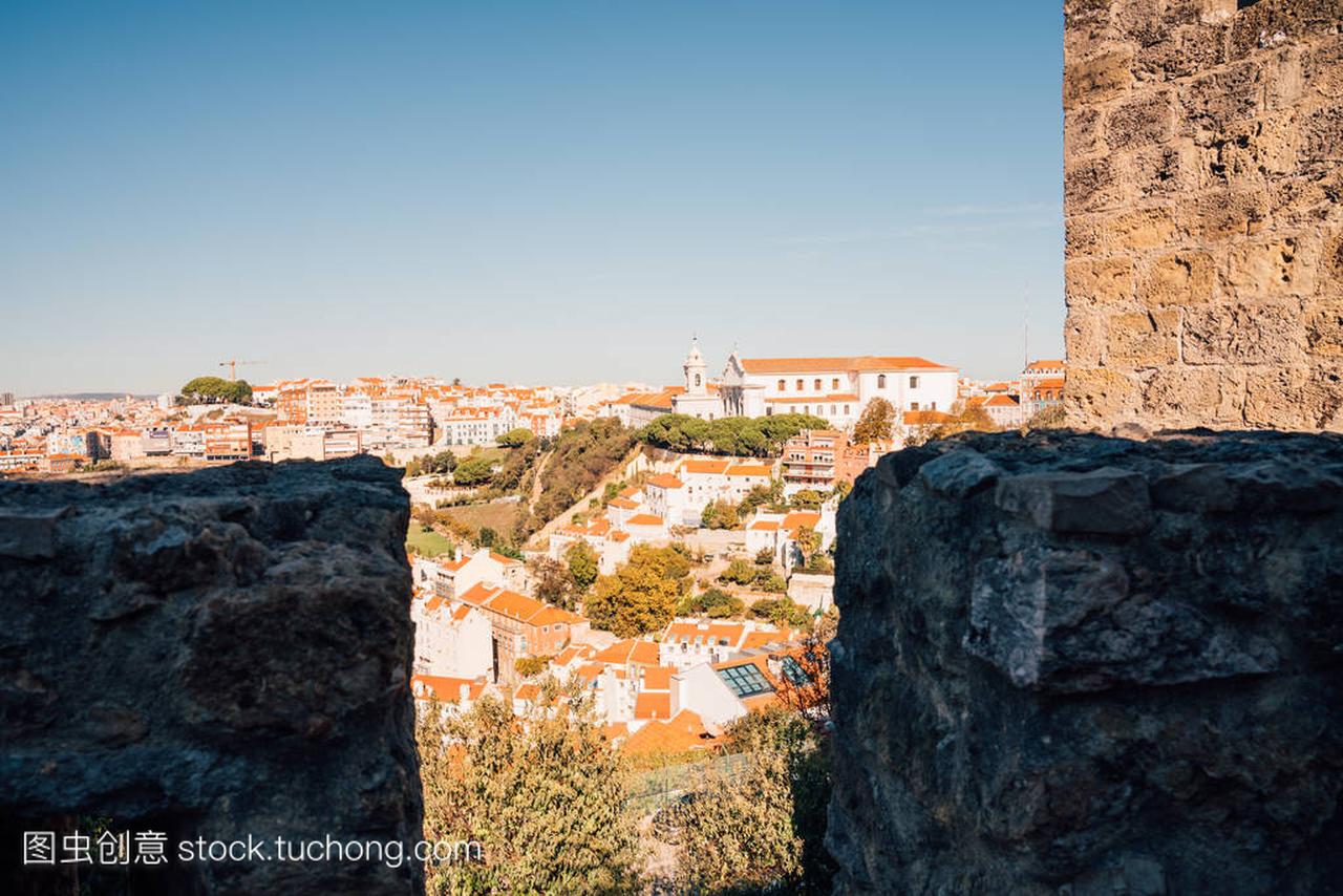里斯本城市老城鸟瞰图从城堡在山顶在葡萄牙