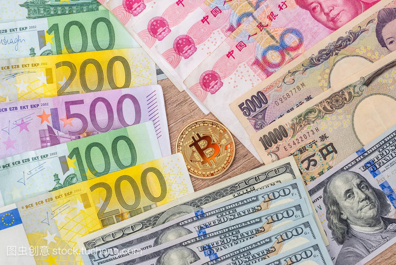 日元, 人民币, 欧元和美元钞票与比特币