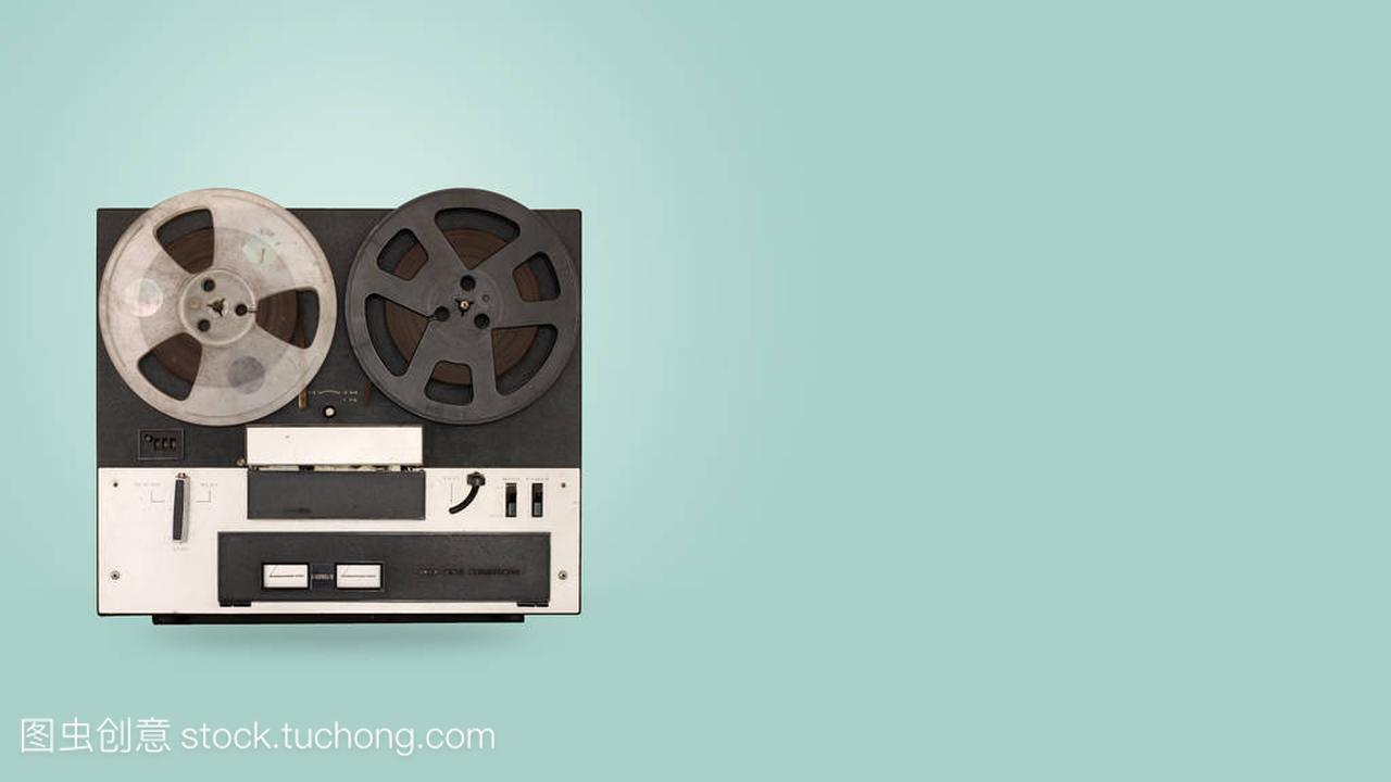 磁带录音机和播放器的颜色背景。复古技术。平