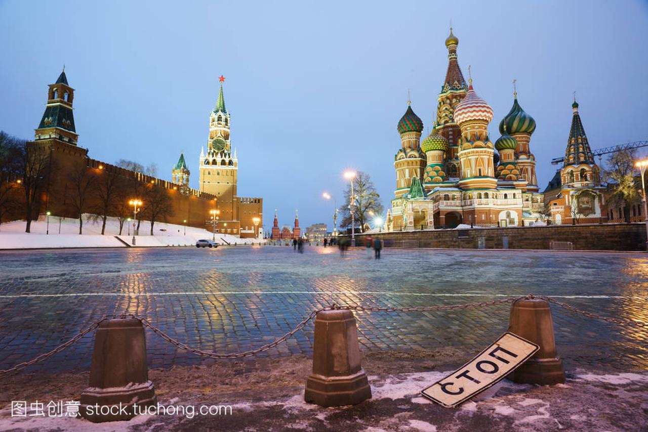 莫斯科天气不好。雪, 泥。克里姆林宫, 