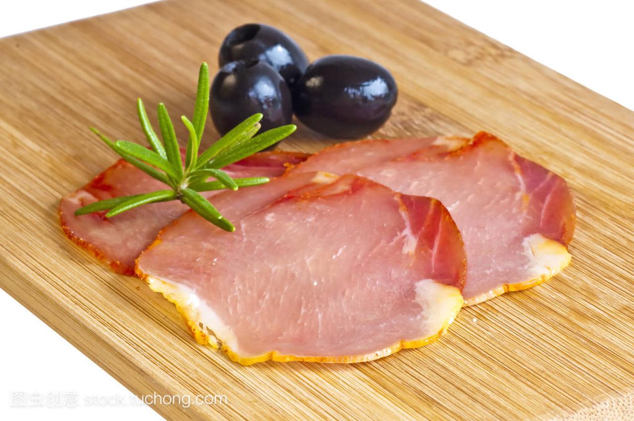 精致西班牙 Jamon 火腿配橄榄特写