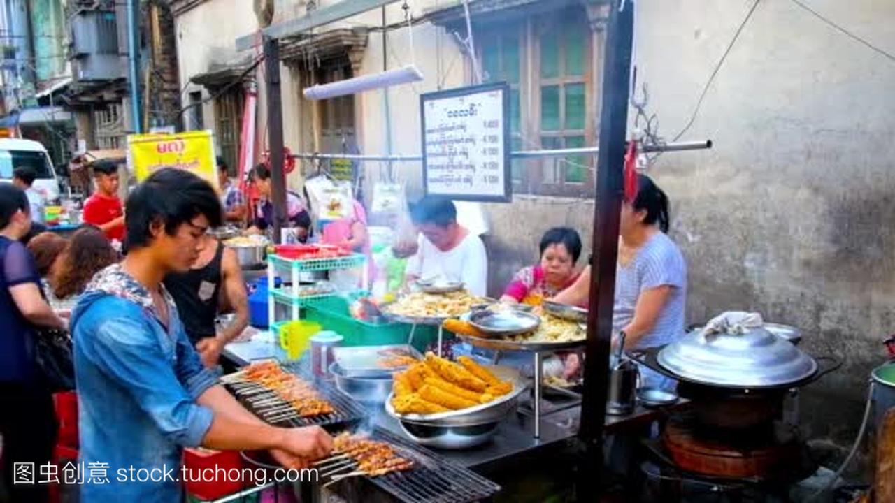 缅甸仰光-2018年2月14日: 在唐人街的露天厨房