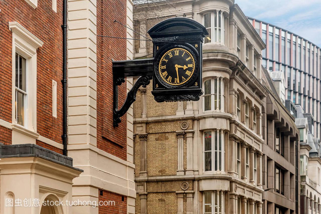 英国伦敦大厦门面上的时钟