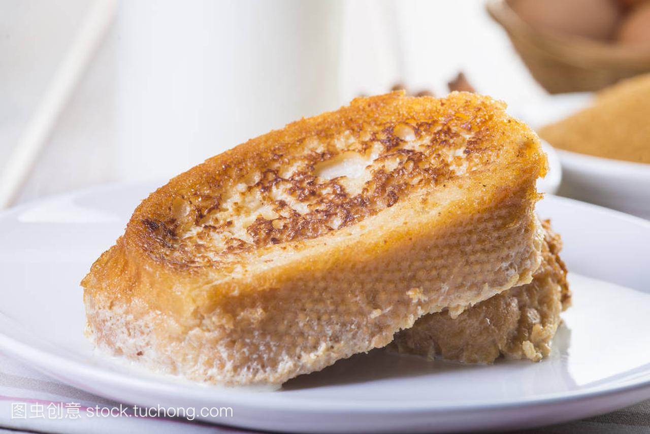 西班牙 torrijas 或法国土司传统上复活节在 Sp