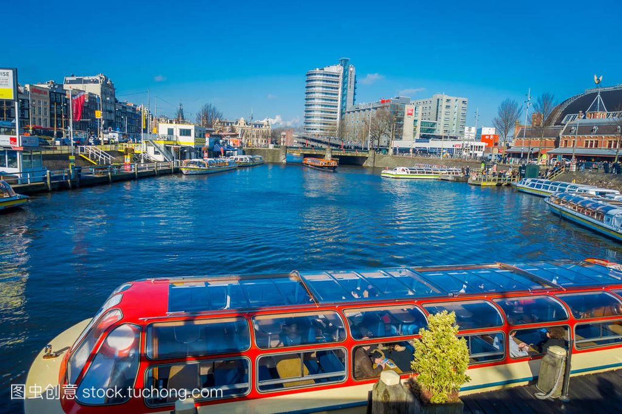 荷兰阿姆斯特丹, 3月, 10 2018: 小船在阿姆斯特