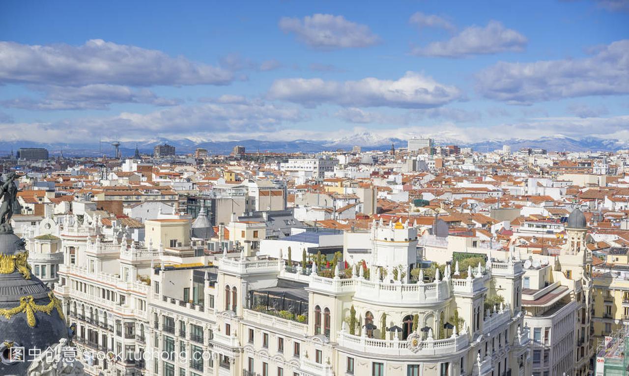 全景鸟瞰的 gran via,在马德里,西班牙,欧洲的首