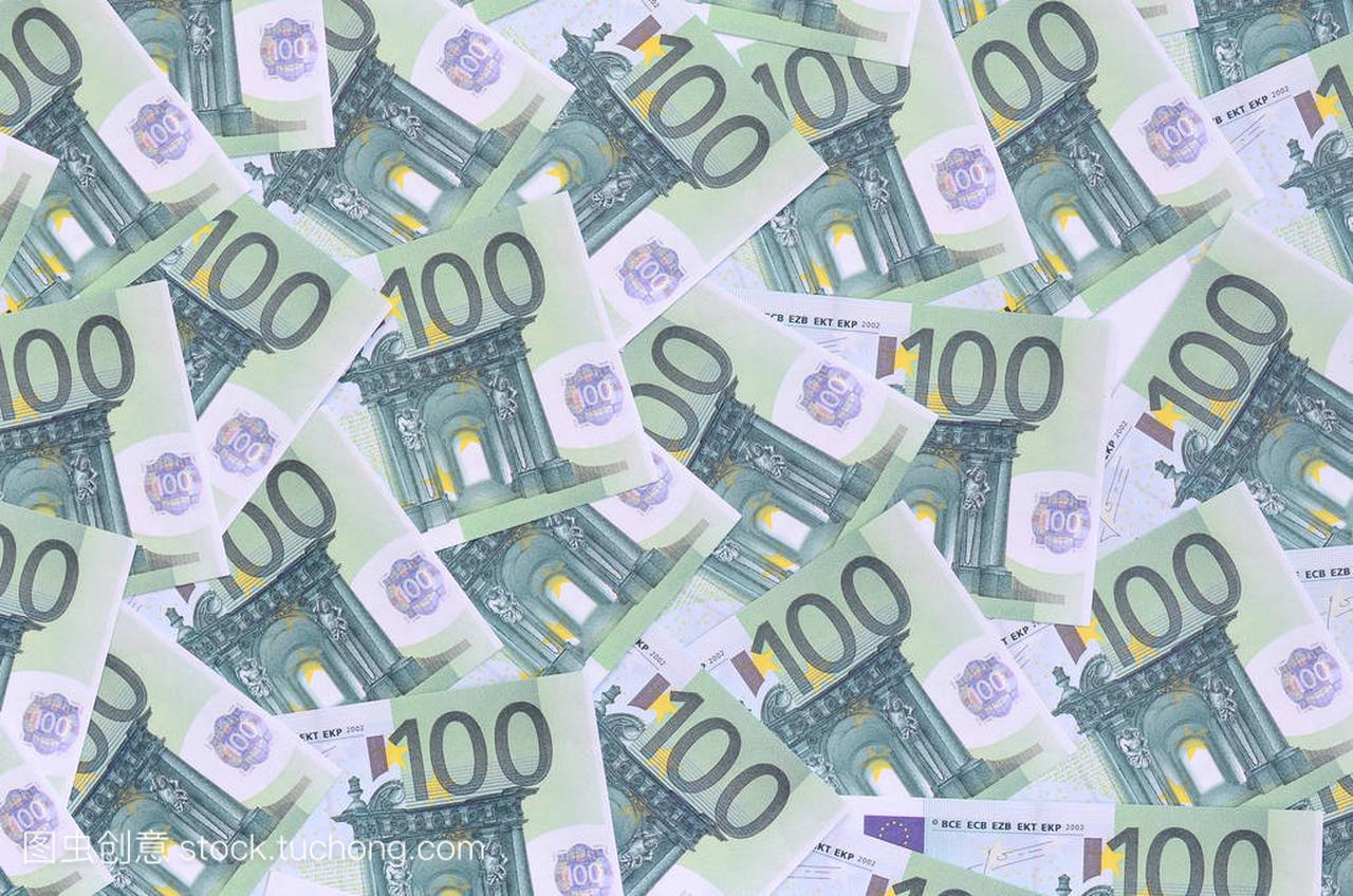 一套绿色货币面额为100欧元的背景图案。很多