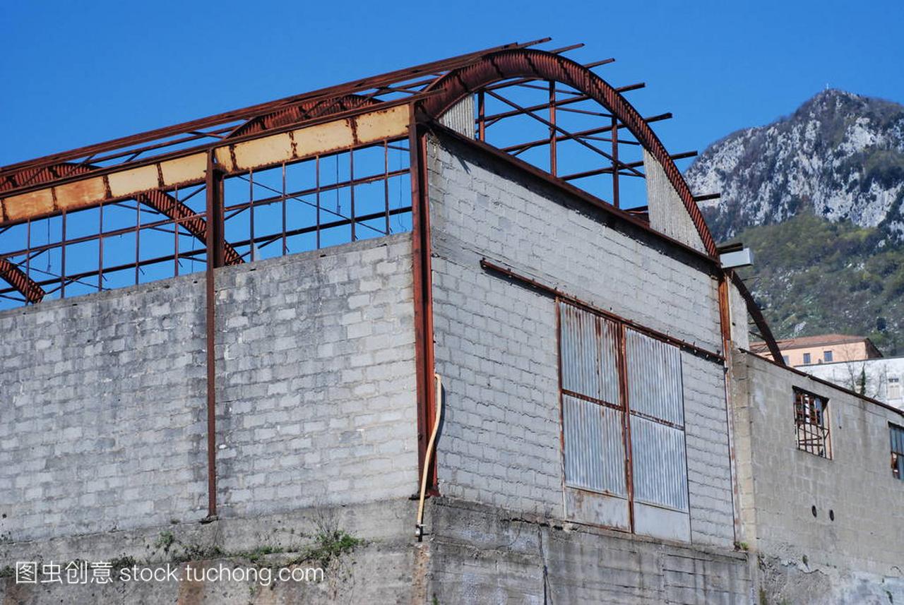 意大利南部坎帕尼亚废弃工业仓库