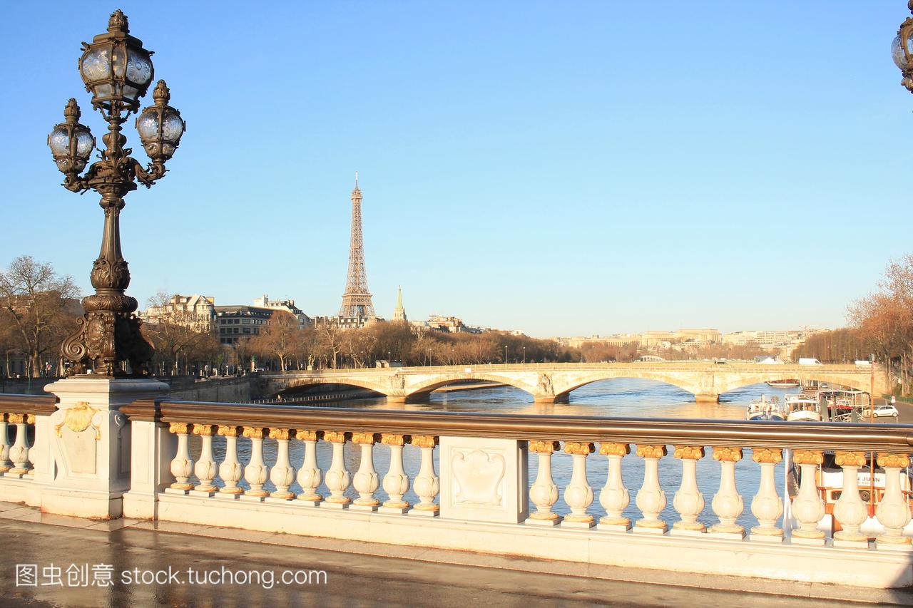 巴黎、首都和法国人口最多的城市的大桥和塞纳