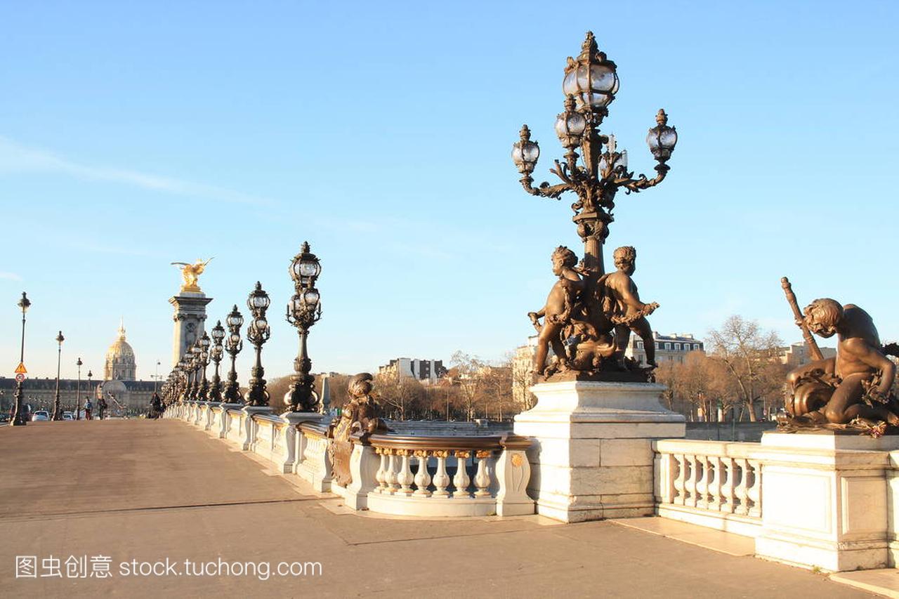 巴黎、首都和法国人口最多的城市的大桥和塞纳