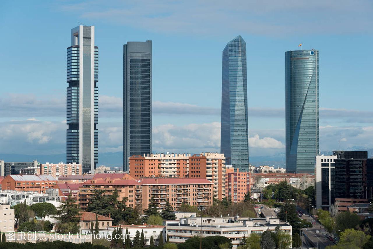 马德里城市景观在白天。马德里商业 buildi 的景