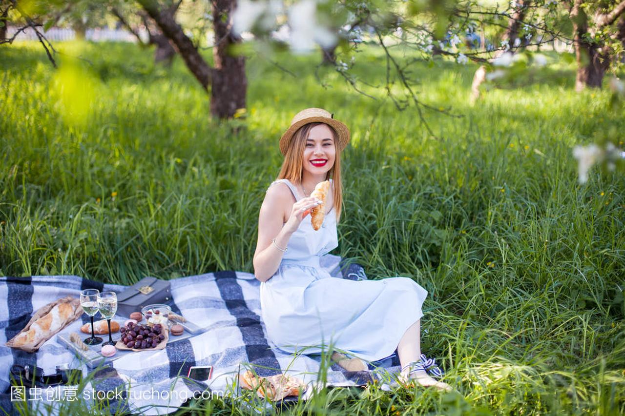 rl laughs and holds a croissant, summer picnic,