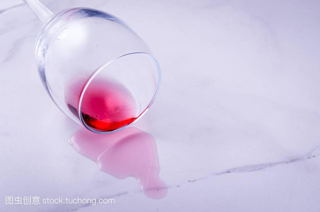 葡萄酒超过大理石背景\/红酒以上大理石背景。