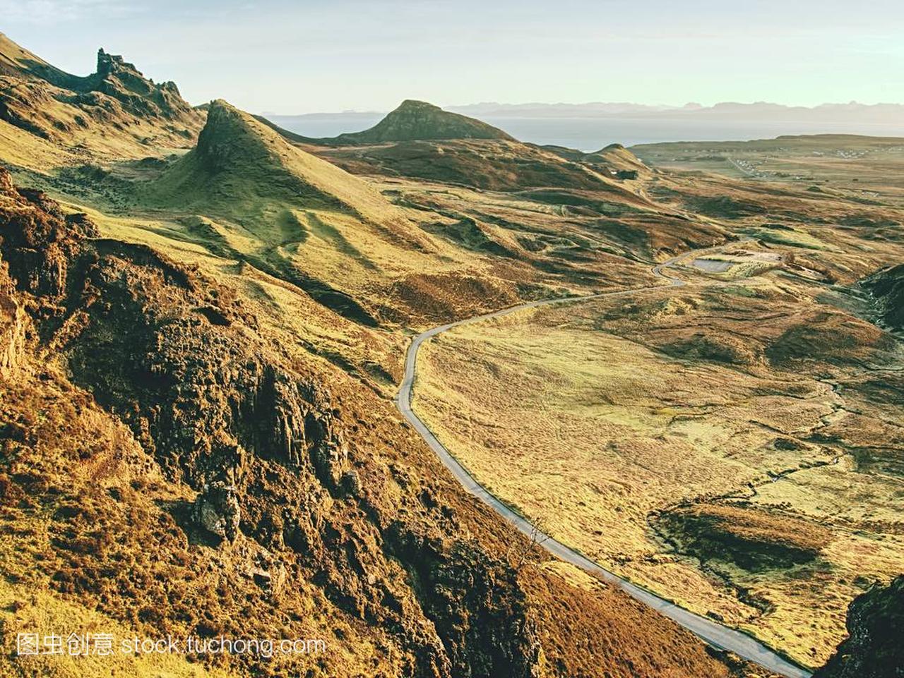 Quiraing 山日落在斯凯岛, 苏格兰高地。旅游徒