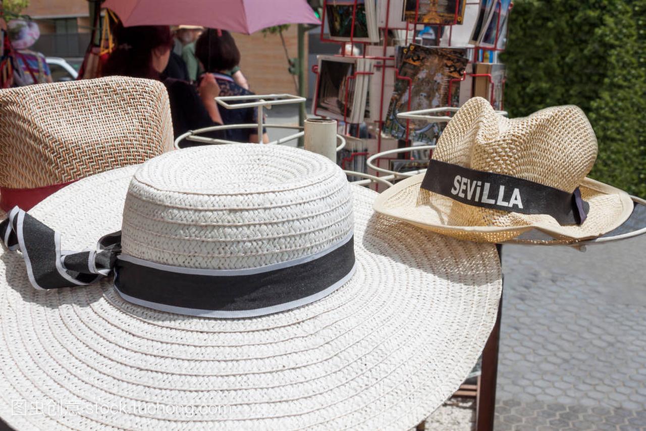 草男子的帽子与题词塞维利亚。在西班牙旅游胜