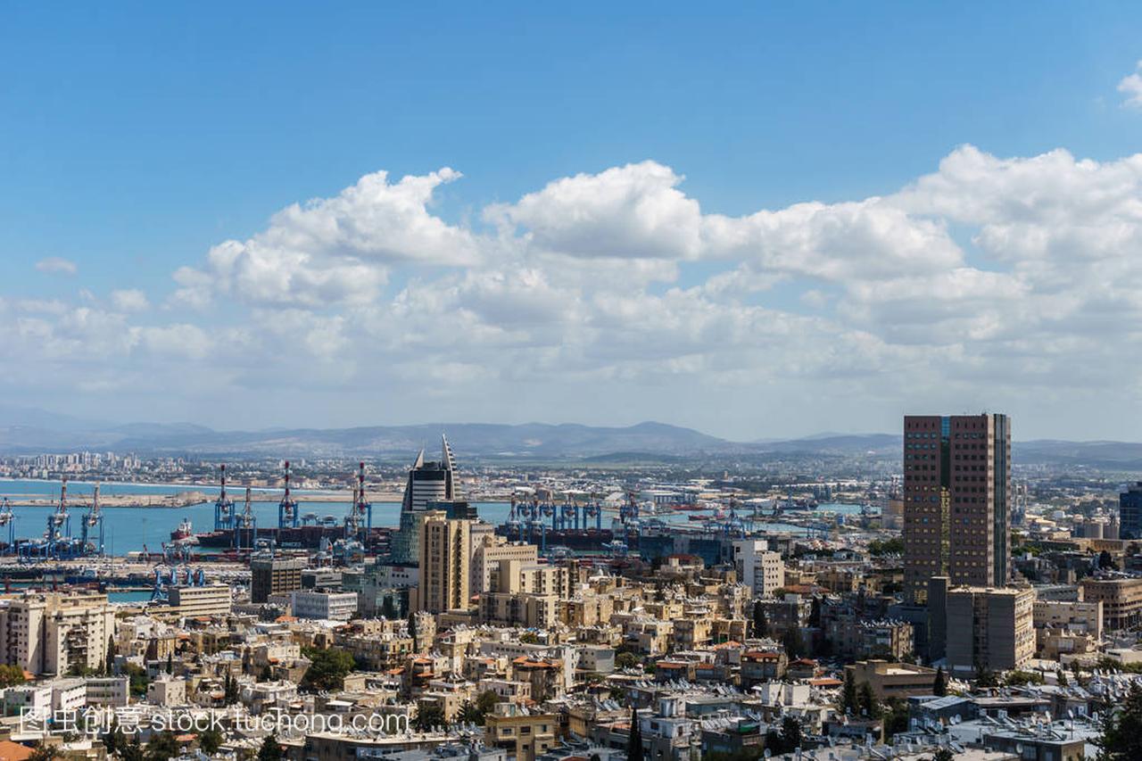 从顶端到城市海法在以色列和港口在春季时间