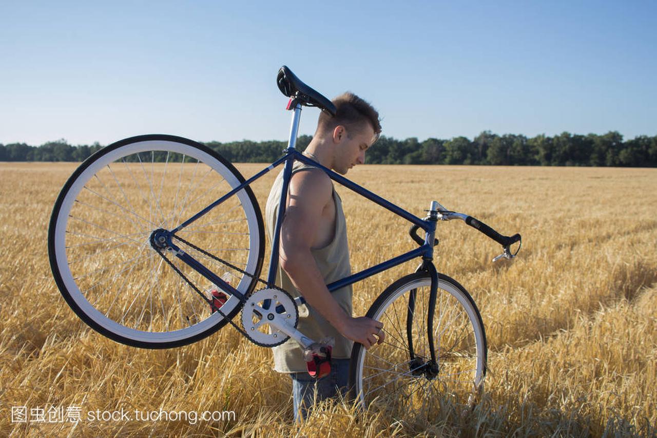 g man ride fixed gear bike on the country road, 