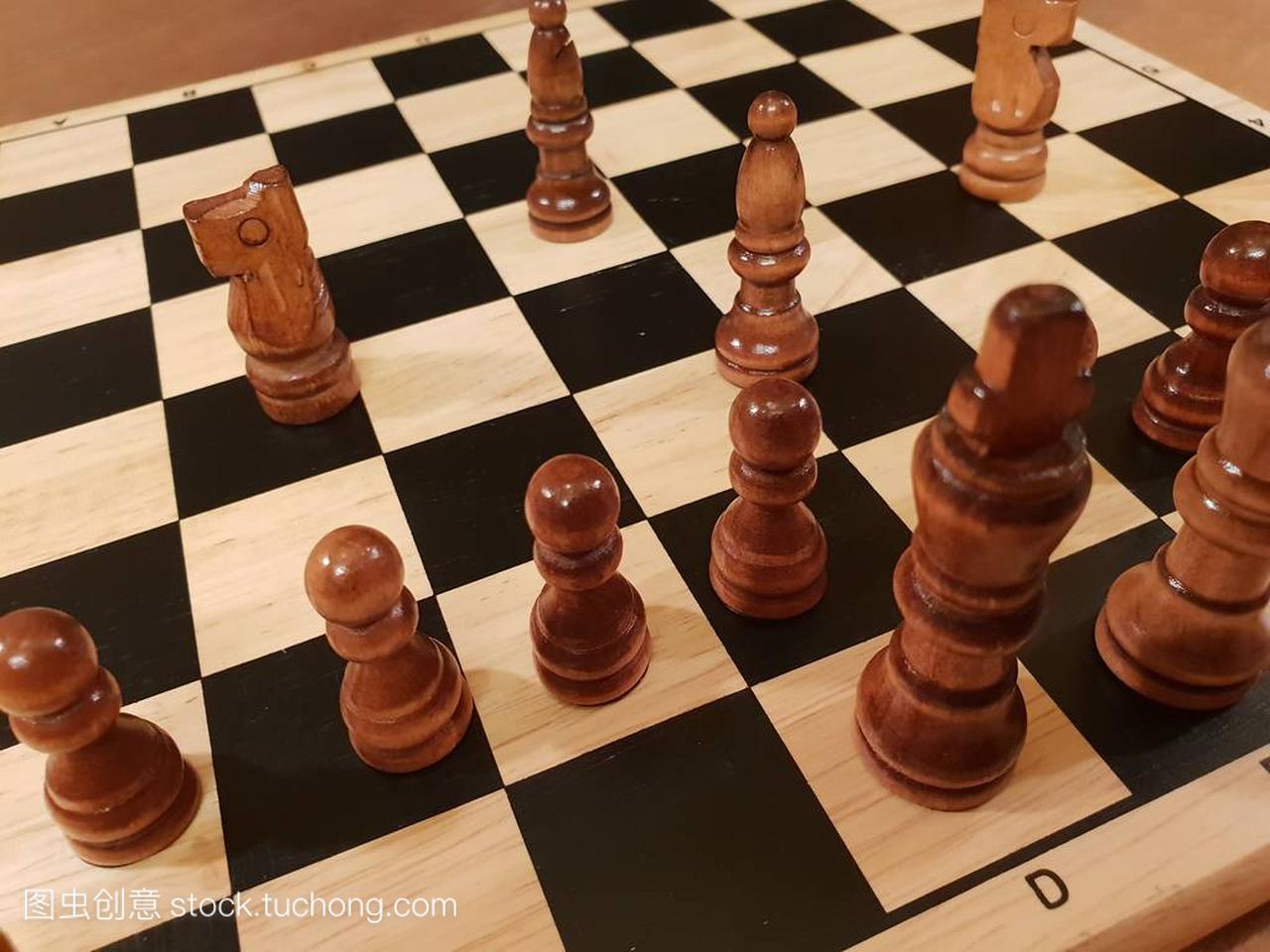 how to play wooden board game chess. improv