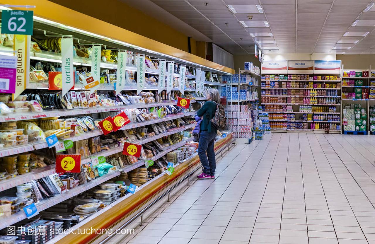 马德里, 西班牙-26 2018年3月: 大型食品超市与