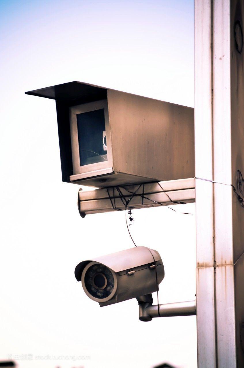 两个安全摄像机。巴塞罗那,加泰罗尼亚,西班牙