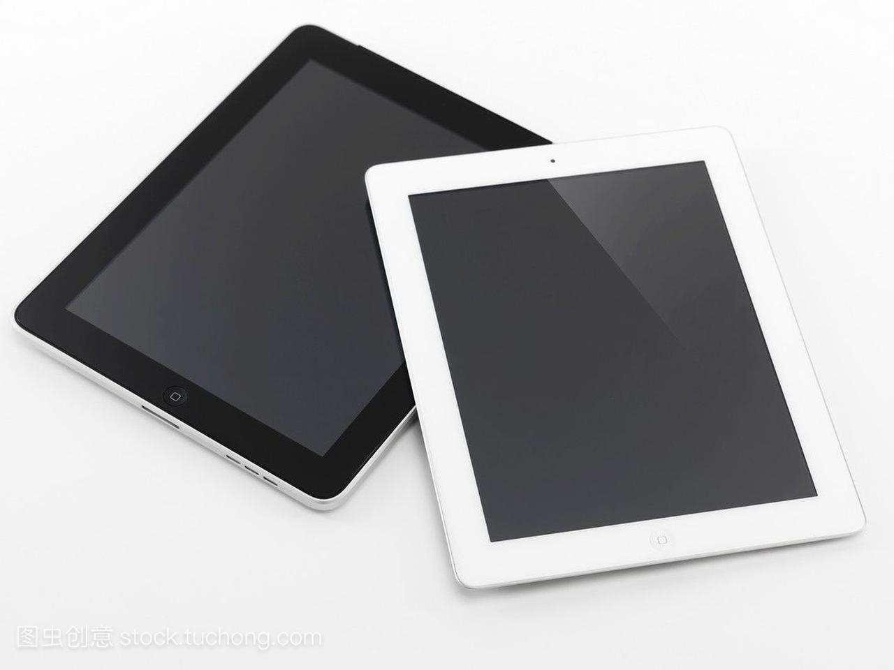 白色苹果ipad2和黑色ipad平板电脑在白色背景