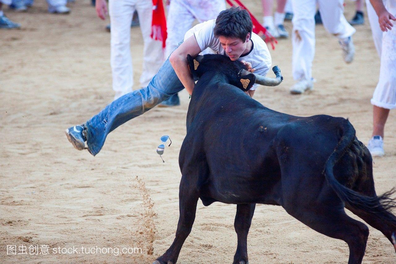 纳瓦拉西班牙潘普洛纳圣佛明节上还有奔牛斗牛