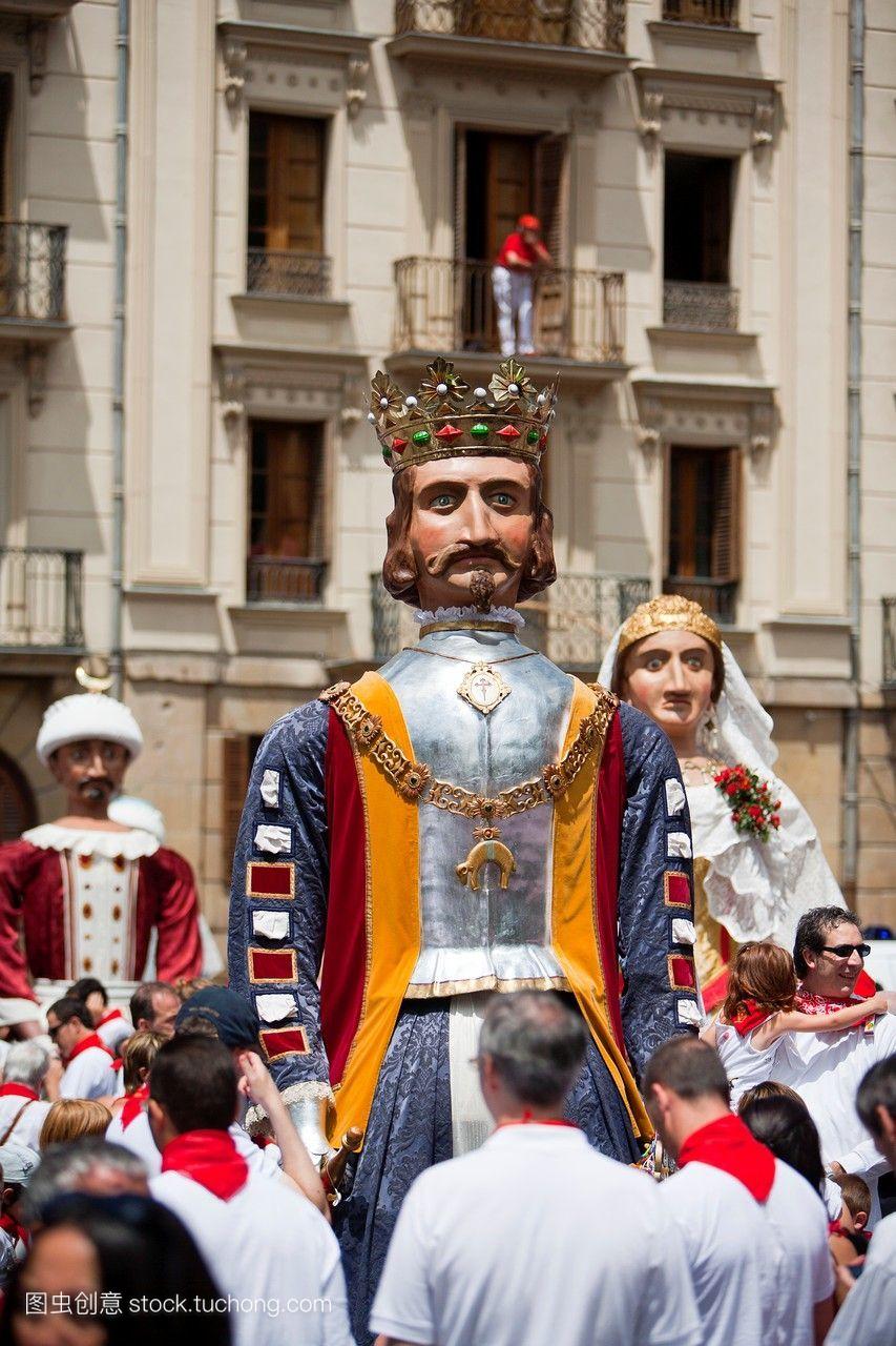 纳瓦拉西班牙潘普洛纳圣佛明节上巨人的潘普洛