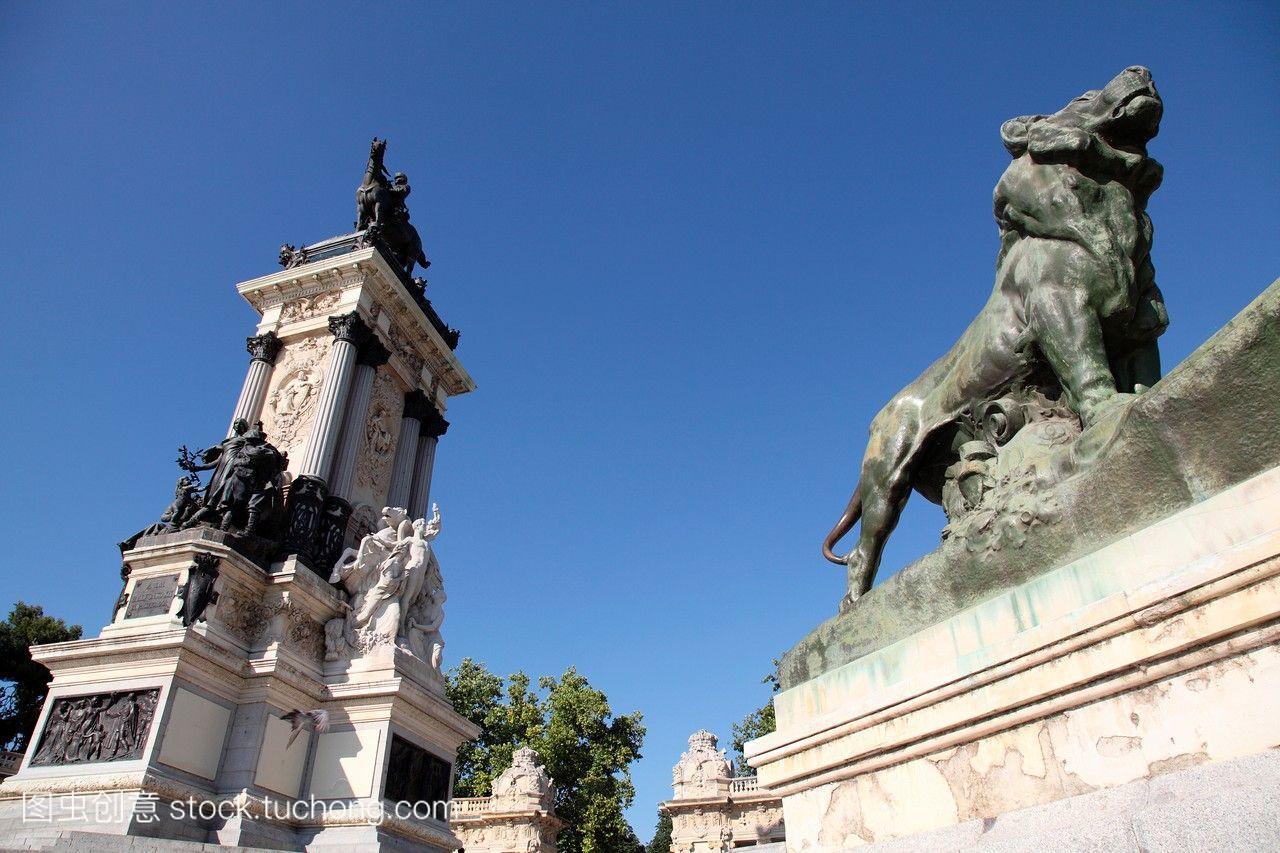 西班牙国王阿方索十二大纪念碑马德里退役公园
