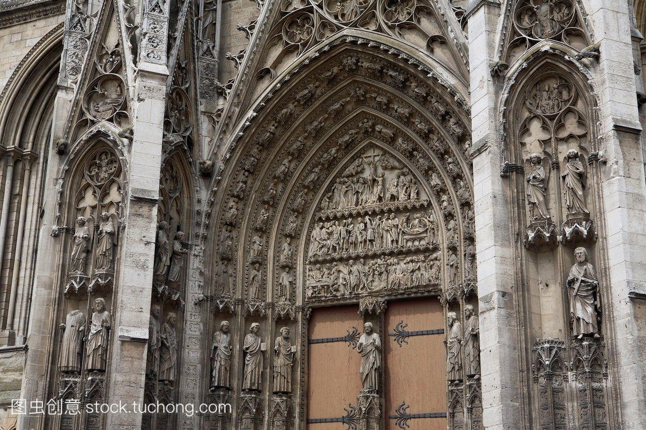 巴黎圣母院罗昂大教堂的侧门,位于法国北部诺