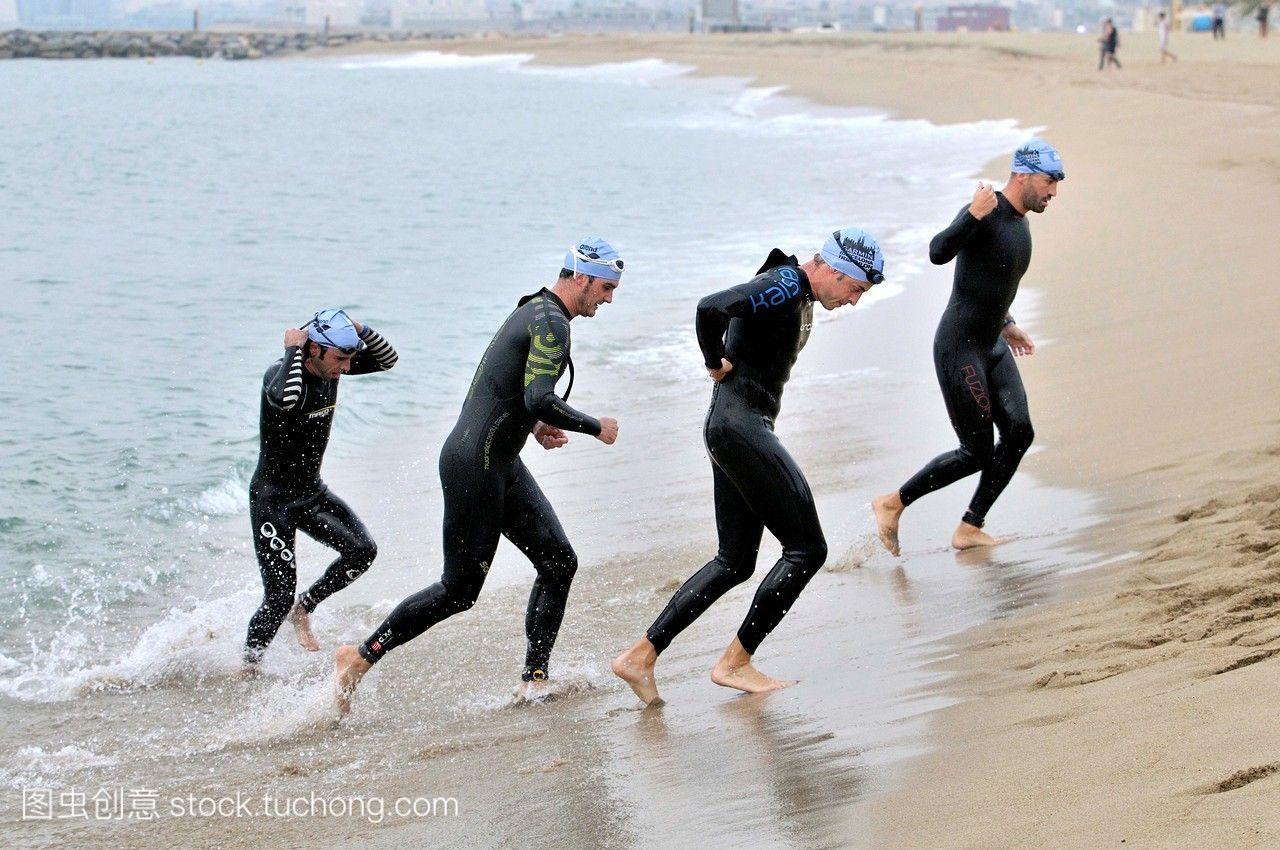 游泳,铁人三项比赛巴塞罗那西班牙加泰罗尼亚
