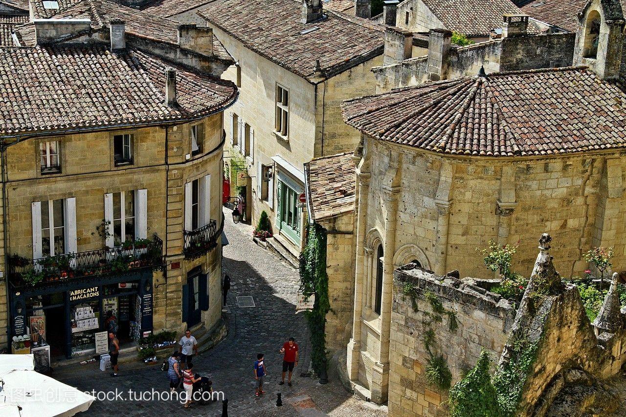 法国波尔多葡萄酒产区的圣埃米利翁村。