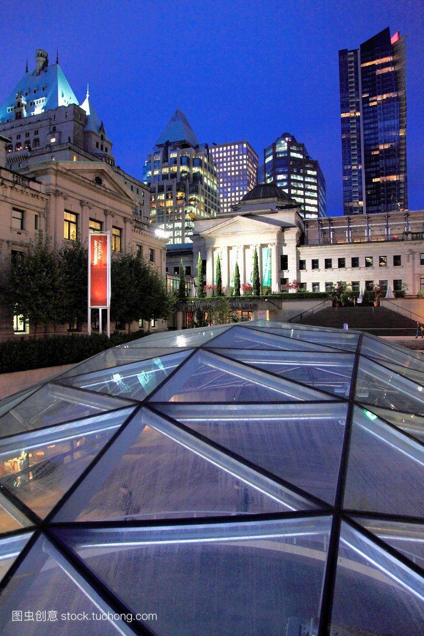 加拿大温哥华罗布森广场艺术画廊。