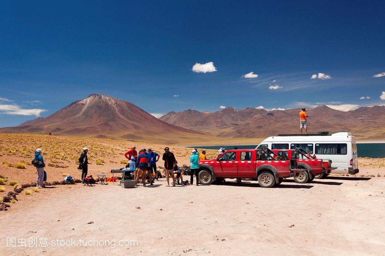 智利,阿塔卡马沙漠,拉古纳种族,游客。