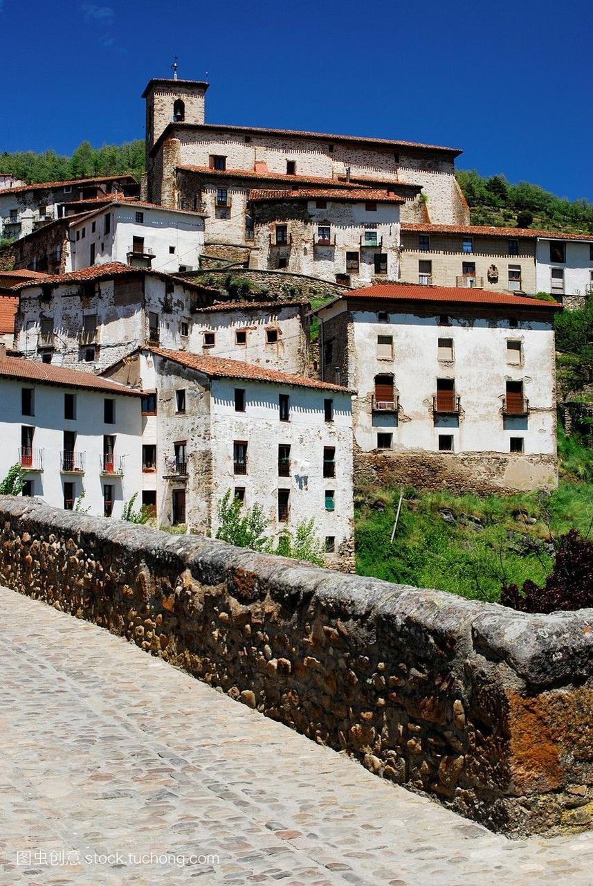 西班牙拉里奥哈的villosladadecameros镇的景色