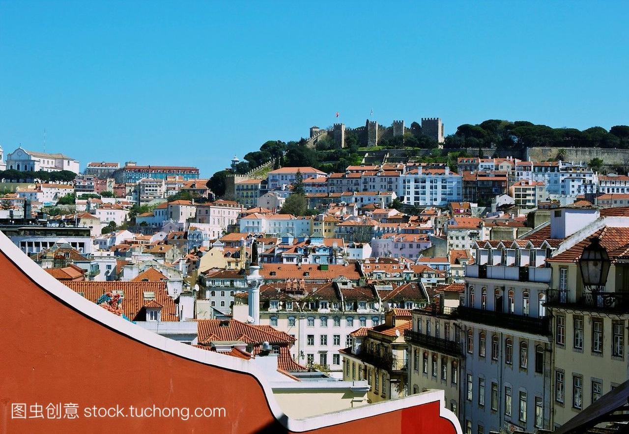 全景在屋顶上向castelo德圣豪尔赫里斯本葡萄牙西欧