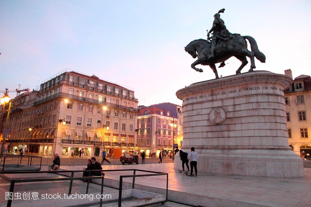2015年10月8日，葡萄牙首都里斯本，普吉拉和国王的雕像全景