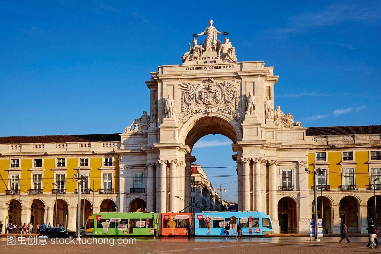 葡萄牙里斯本Praca做本地或商业广场。它也被