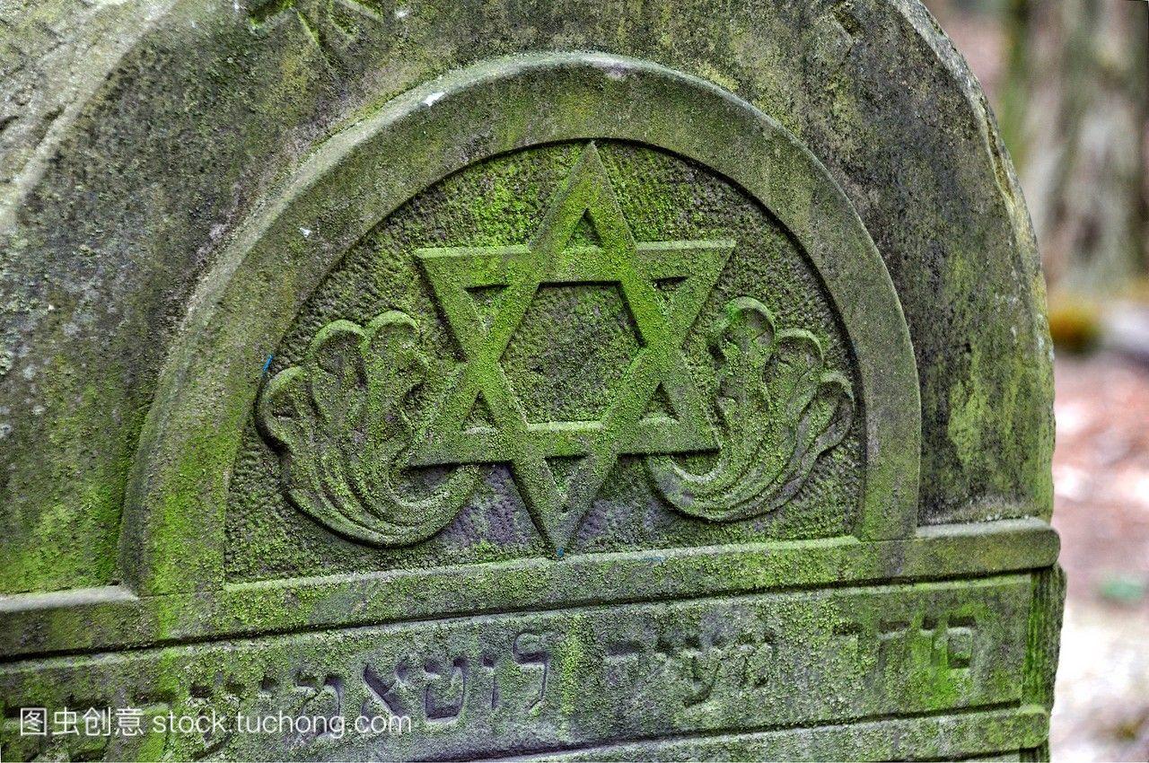 在罗兹犹太人墓园这个欧洲最大的犹太墓园包含