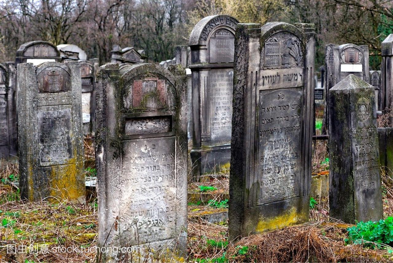 罗兹犹太人墓地这个欧洲最大的犹太人墓地包含