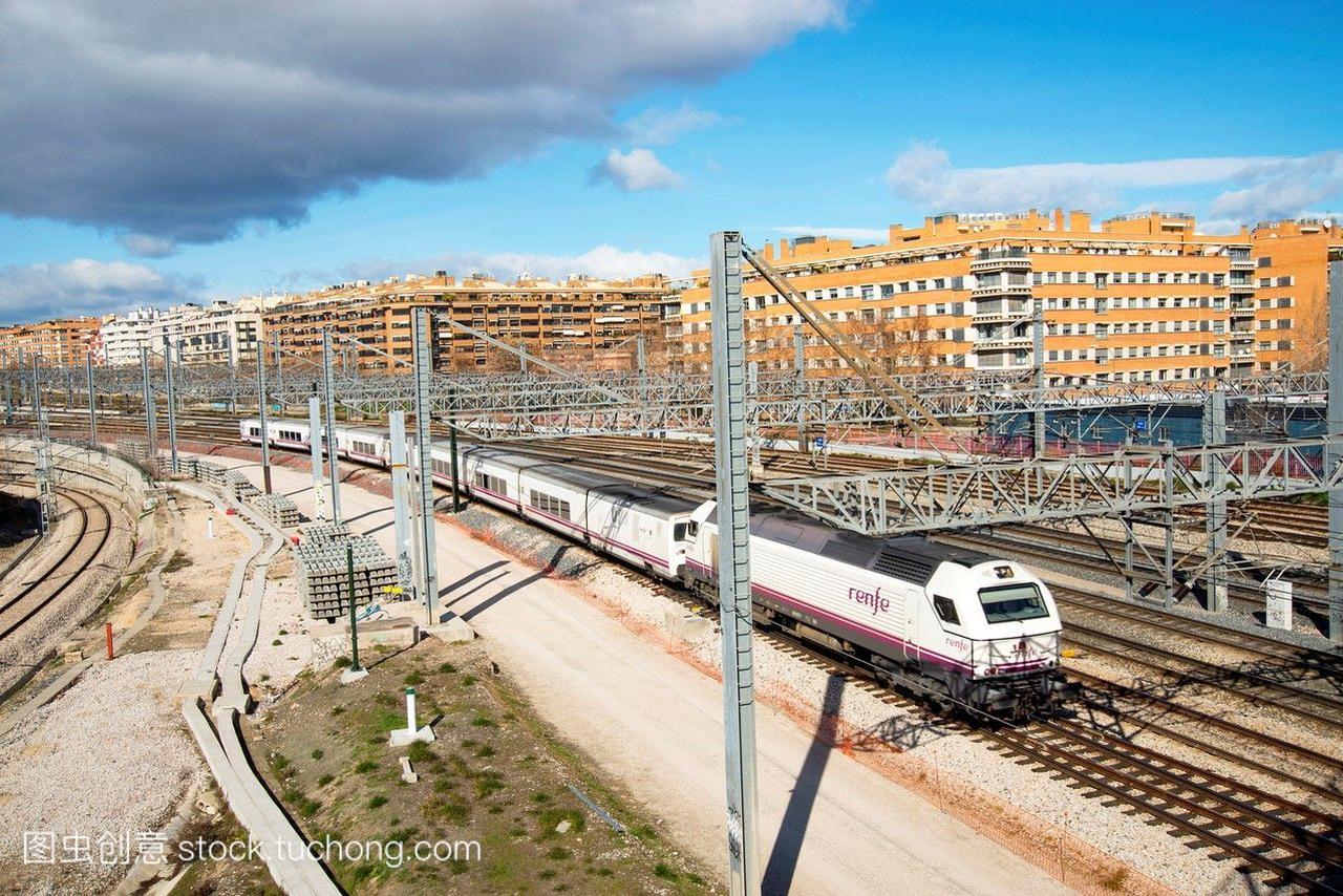 西班牙马德里火车站附近的火车