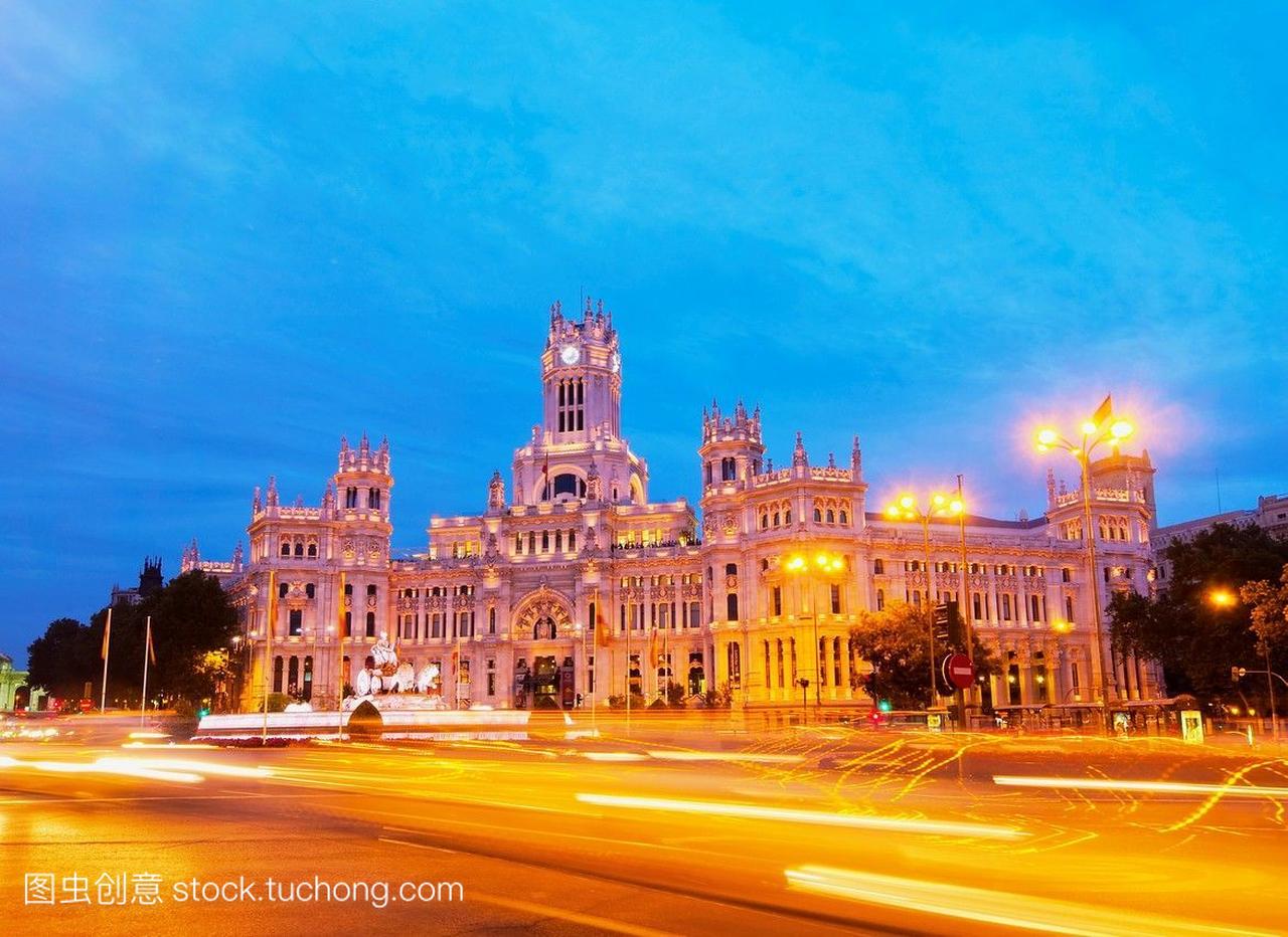 西班牙马德里广场Cibeles《暮光之城》的西布莉宫殿。