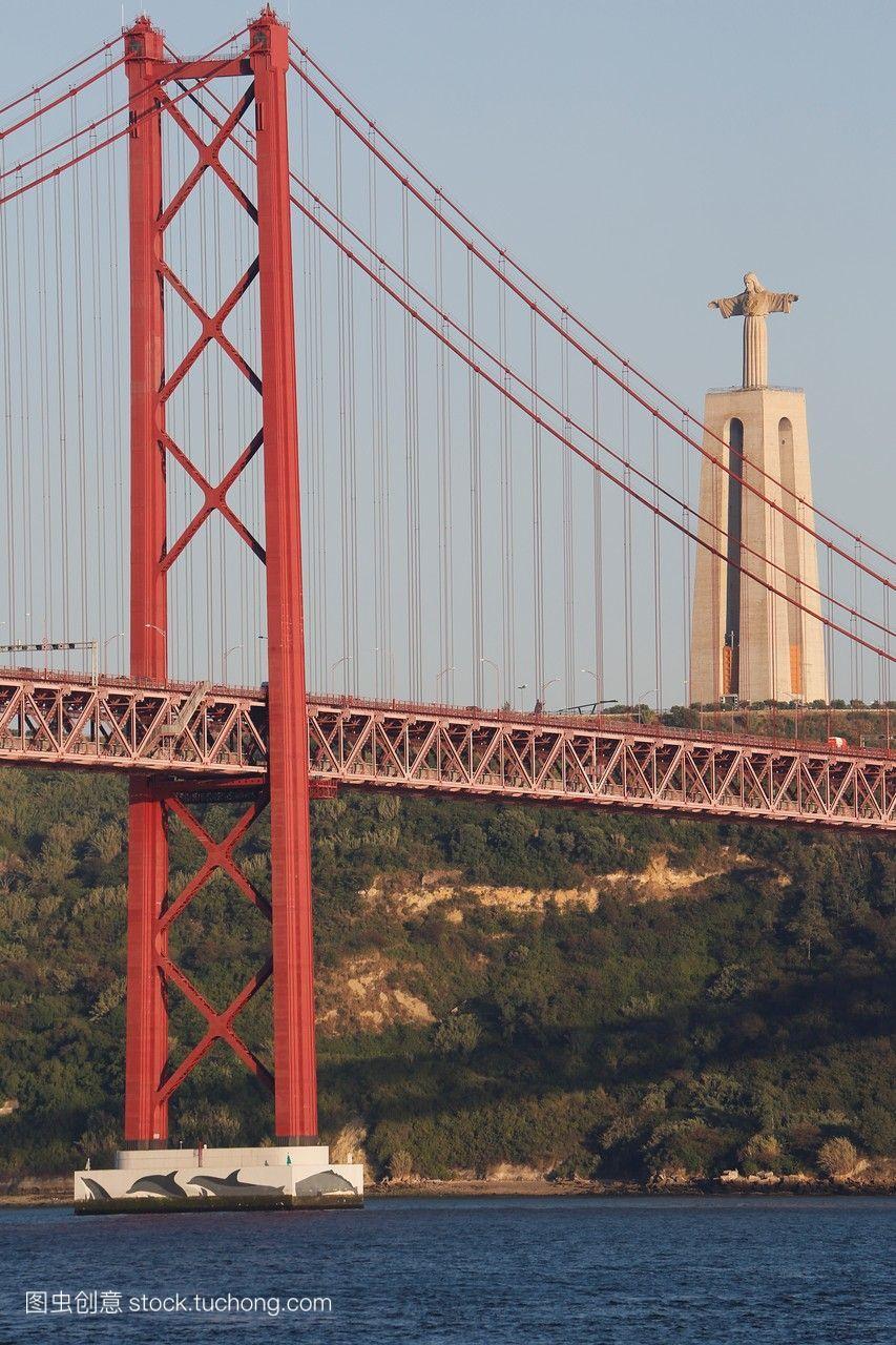 葡萄牙里斯本4月25日大桥河塔霍河