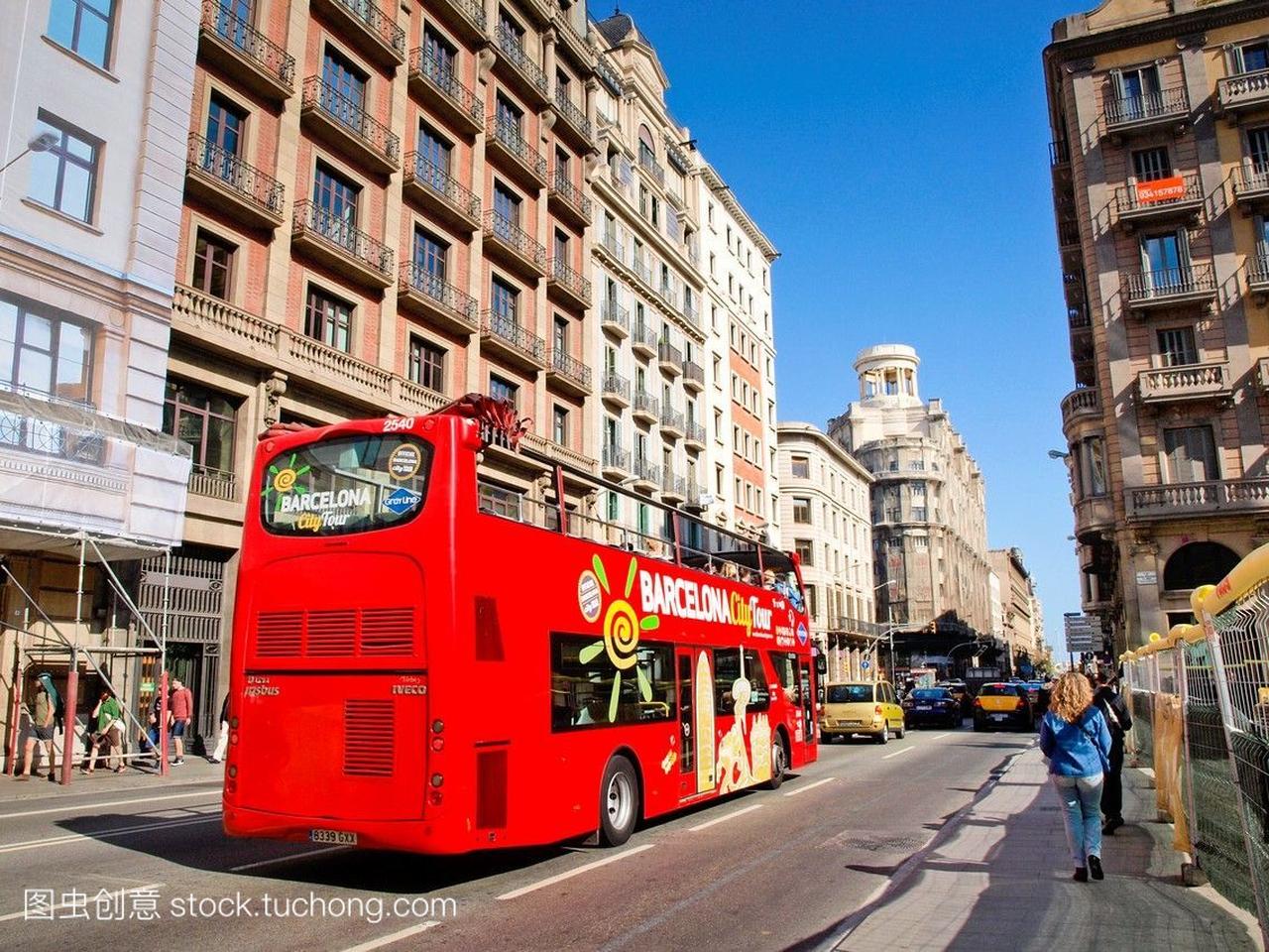 巴塞罗那市旅游巴士,红色旅游巴士。位于西班