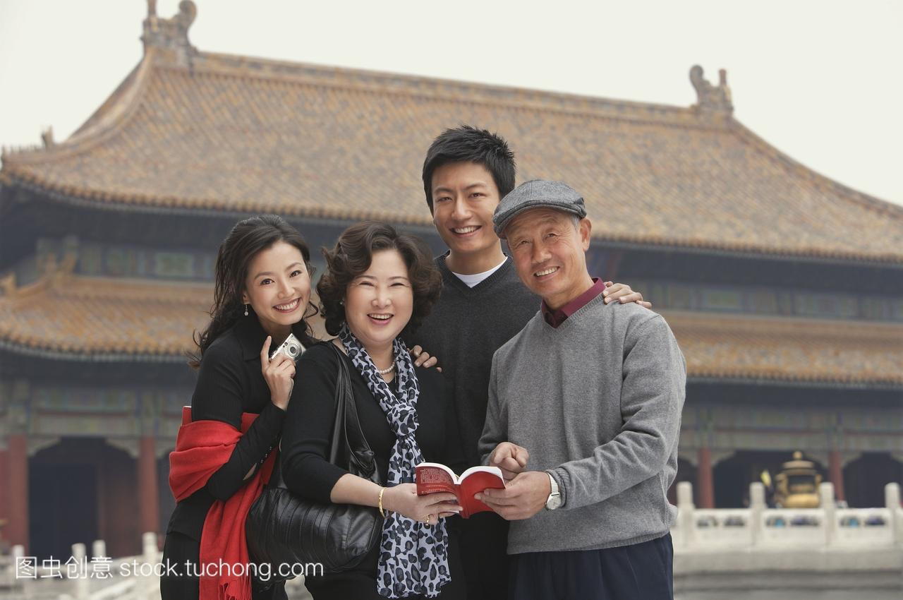一家人看面前的相机因为他们带来紫禁城北京